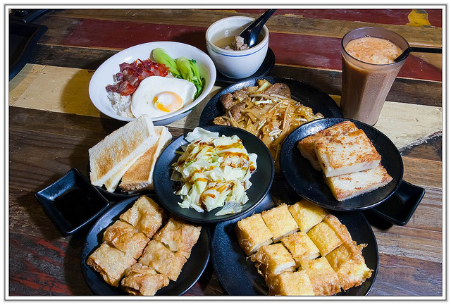 ╠台北食記╣懷舊餐廳隱身科技內湖 道地香港茶餐廳-大食代食神大選-香港食堂