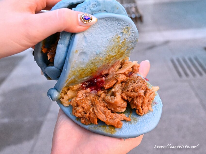 IKEA新品鯊寶包超萌登場!鯊鯊造型刈包超可愛,搭配BBQ 拔絲豬肉餡,全台限量販售~