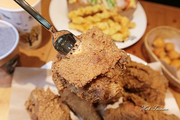 鯊魚咬土司(學士店):【台中美食】鯊魚咬吐司學士店炸雞開賣啦,大口咬神厚切炸雞三明治超好吃,搭配招牌木瓜牛奶最對味~ 鯊魚咬土司(學士店):【台中美食】鯊魚咬吐司學士店炸雞開賣啦,大口咬神厚切炸雞三明治超好吃,搭配招牌木瓜牛奶最對味~