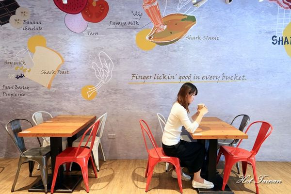 鯊魚咬土司(學士店):【台中美食】鯊魚咬吐司學士店炸雞開賣啦,大口咬神厚切炸雞三明治超好吃,搭配招牌木瓜牛奶最對味~ 鯊魚咬土司(學士店):【台中美食】鯊魚咬吐司學士店炸雞開賣啦,大口咬神厚切炸雞三明治超好吃,搭配招牌木瓜牛奶最對味~