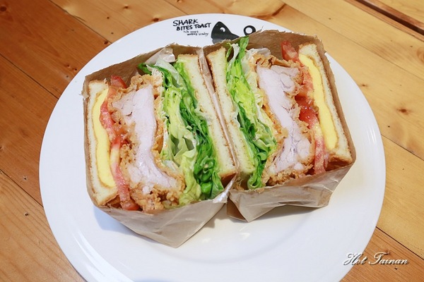 鯊魚咬土司(學士店):【台中美食】鯊魚咬吐司學士店炸雞開賣啦,大口咬神厚切炸雞三明治超好吃,搭配招牌木瓜牛奶最對味~ 鯊魚咬土司(學士店):【台中美食】鯊魚咬吐司學士店炸雞開賣啦,大口咬神厚切炸雞三明治超好吃,搭配招牌木瓜牛奶最對味~