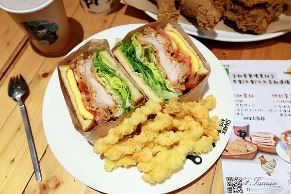 鯊魚咬土司(學士店):【台中美食】鯊魚咬吐司學士店炸雞開賣啦,大口咬神厚切炸雞三明治超好吃,搭配招牌木瓜牛奶最對味~ 鯊魚咬土司(學士店):【台中美食】鯊魚咬吐司學士店炸雞開賣啦,大口咬神厚切炸雞三明治超好吃,搭配招牌木瓜牛奶最對味~