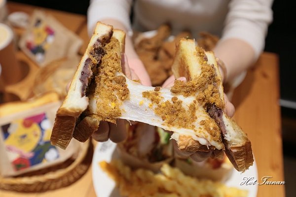 鯊魚咬土司(學士店):【台中美食】鯊魚咬吐司學士店炸雞開賣啦,大口咬神厚切炸雞三明治超好吃,搭配招牌木瓜牛奶最對味~ 鯊魚咬土司(學士店):【台中美食】鯊魚咬吐司學士店炸雞開賣啦,大口咬神厚切炸雞三明治超好吃,搭配招牌木瓜牛奶最對味~