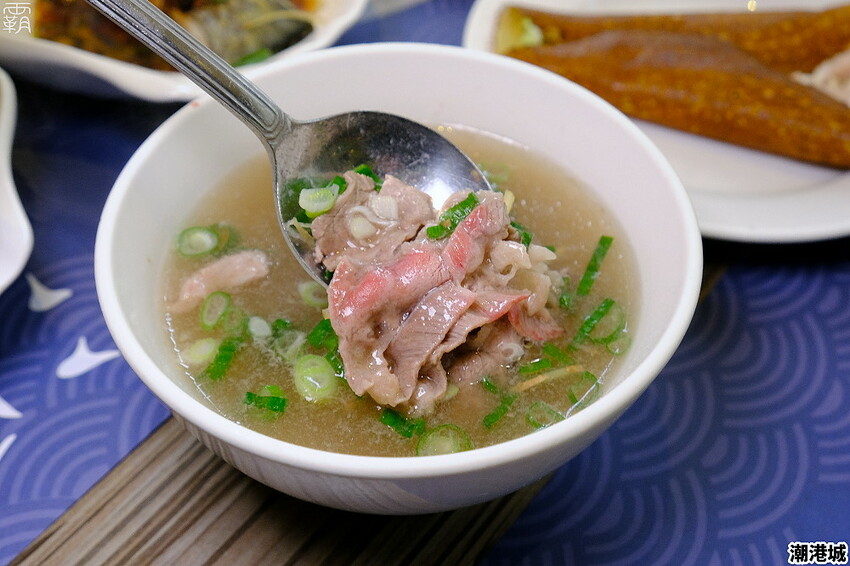 上百道海鮮料理吃到飽,潮港城太陽百匯,鮪魚祭鮪魚鮭魚秀好吸睛!