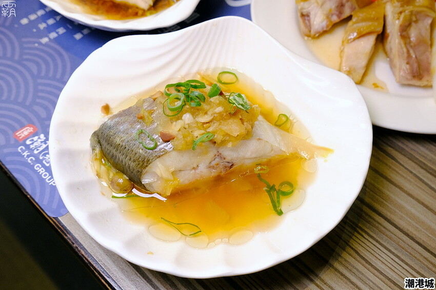 上百道海鮮料理吃到飽,潮港城太陽百匯,鮪魚祭鮪魚鮭魚秀好吸睛!