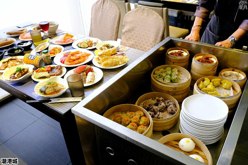 上百道海鮮料理吃到飽,潮港城太陽百匯,鮪魚祭鮪魚鮭魚秀好吸睛!