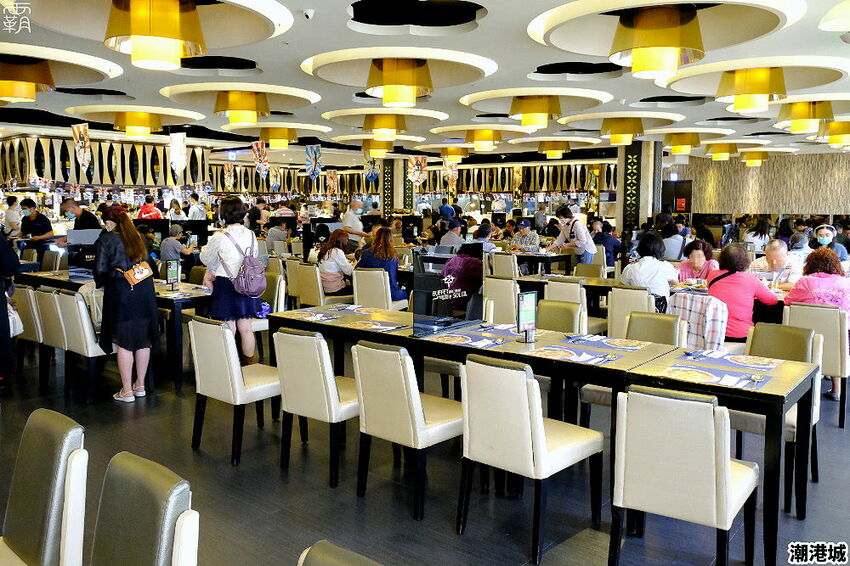 上百道海鮮料理吃到飽,潮港城太陽百匯,鮪魚祭鮪魚鮭魚秀好吸睛!