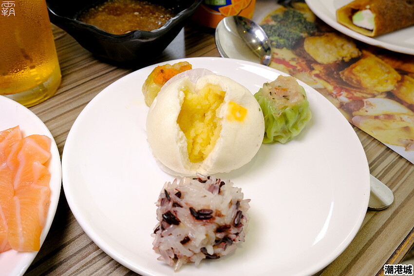 上百道海鮮料理吃到飽,潮港城太陽百匯,鮪魚祭鮪魚鮭魚秀好吸睛!