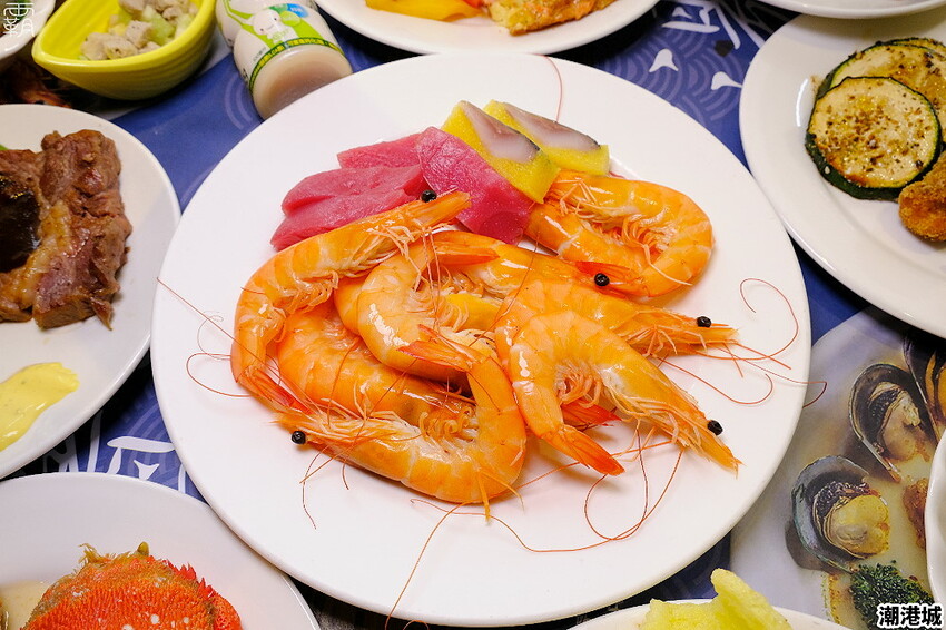 上百道海鮮料理吃到飽,潮港城太陽百匯,鮪魚祭鮪魚鮭魚秀好吸睛!