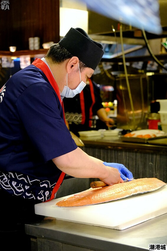 上百道海鮮料理吃到飽,潮港城太陽百匯,鮪魚祭鮪魚鮭魚秀好吸睛!