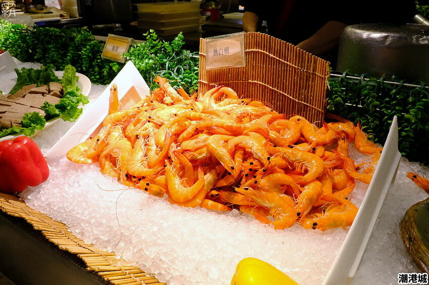 上百道海鮮料理吃到飽,潮港城太陽百匯,鮪魚祭鮪魚鮭魚秀好吸睛!