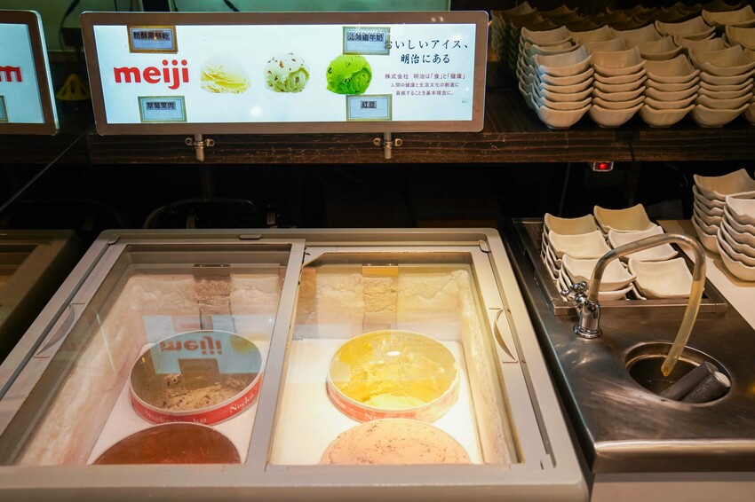 台中市南屯區【台中南屯｜美食】太陽百匯(潮港城國際美食館)。釜山海鮮季，台中海鮮直送，10/01~11/30四人同行送巨無霸