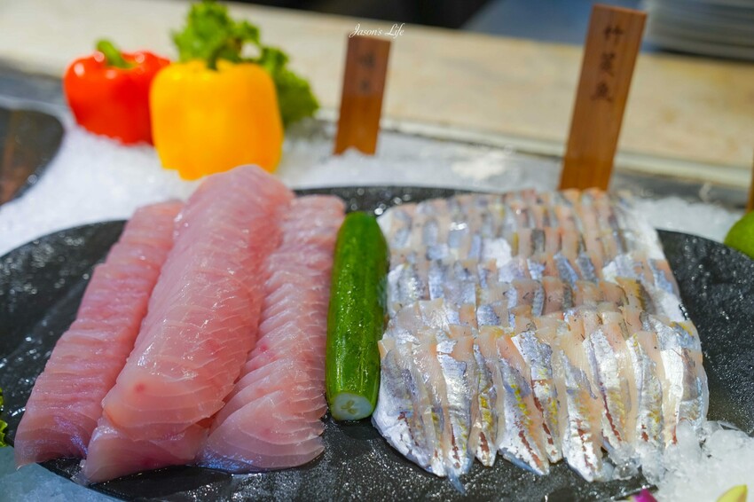 台中市南屯區【台中南屯｜美食】太陽百匯(潮港城國際美食館)。釜山海鮮季，台中海鮮直送，10/01~11/30四人同行送巨無霸