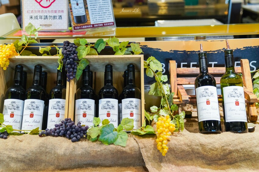 台中市南屯區【台中南屯｜美食】太陽百匯(潮港城國際美食館)。釜山海鮮季，台中海鮮直送，10/01~11/30四人同行送巨無霸