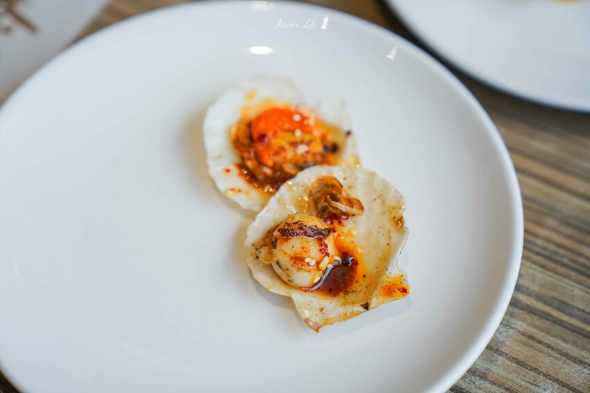 台中市南屯區【台中南屯｜美食】太陽百匯(潮港城國際美食館)。釜山海鮮季，台中海鮮直送，10/01~11/30四人同行送巨無霸