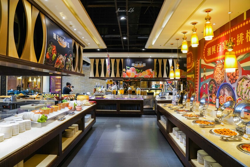 台中市南屯區【台中南屯｜美食】太陽百匯(潮港城國際美食館)。釜山海鮮季，台中海鮮直送，10/01~11/30四人同行送巨無霸