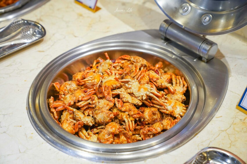 台中市南屯區【台中南屯｜美食】太陽百匯(潮港城國際美食館)。釜山海鮮季，台中海鮮直送，10/01~11/30四人同行送巨無霸