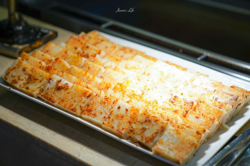 台中市南屯區【台中南屯｜美食】太陽百匯(潮港城國際美食館)。釜山海鮮季，台中海鮮直送，10/01~11/30四人同行送巨無霸