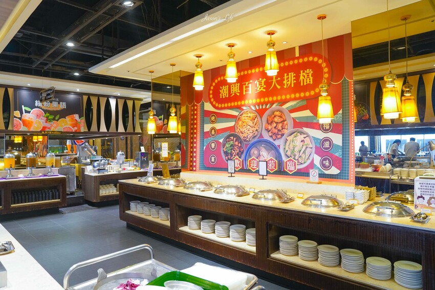 台中市南屯區【台中南屯｜美食】太陽百匯(潮港城國際美食館)。釜山海鮮季，台中海鮮直送，10/01~11/30四人同行送巨無霸