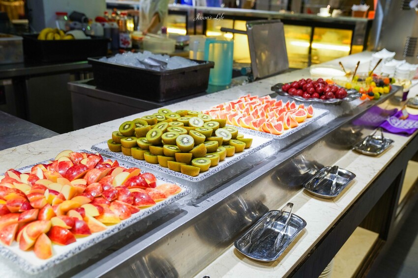 台中市南屯區【台中南屯｜美食】太陽百匯(潮港城國際美食館)。釜山海鮮季，台中海鮮直送，10/01~11/30四人同行送巨無霸