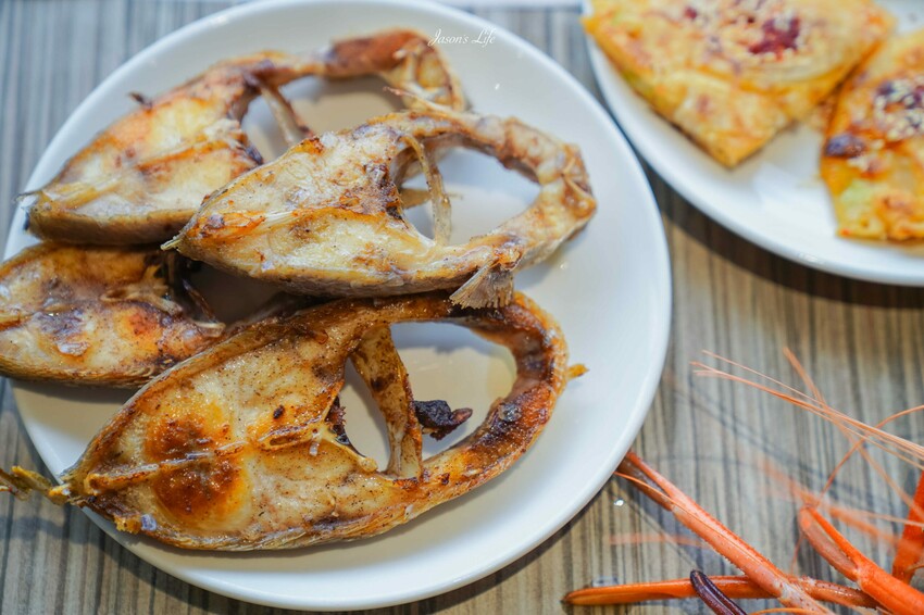 台中市南屯區【台中南屯｜美食】太陽百匯(潮港城國際美食館)。釜山海鮮季，台中海鮮直送，10/01~11/30四人同行送巨無霸