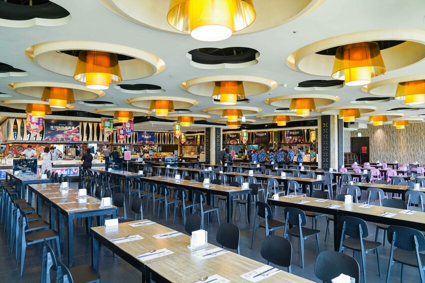 台中市南屯區【台中南屯｜美食】太陽百匯(潮港城國際美食館)。釜山海鮮季，台中海鮮直送，10/01~11/30四人同行送巨無霸