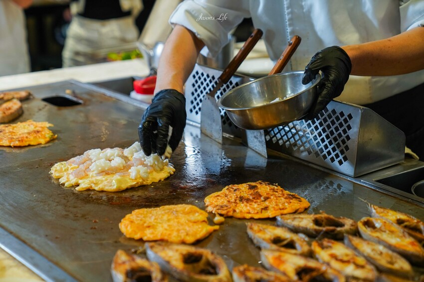 台中市南屯區【台中南屯｜美食】太陽百匯(潮港城國際美食館)。釜山海鮮季，台中海鮮直送，10/01~11/30四人同行送巨無霸