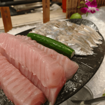 台中海鮮吃到飽推薦！潮港城太陽百匯釜山海鮮季韓式煎五花肉、炸蝦、牛肉湯讓你吃到飽。