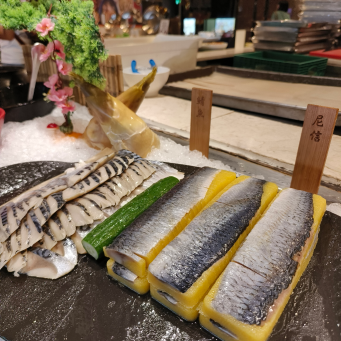 台中海鮮吃到飽推薦！潮港城太陽百匯釜山海鮮季韓式煎五花肉、炸蝦、牛肉湯讓你吃到飽。
