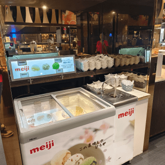 台中海鮮吃到飽推薦！潮港城太陽百匯釜山海鮮季韓式煎五花肉、炸蝦、牛肉湯讓你吃到飽。