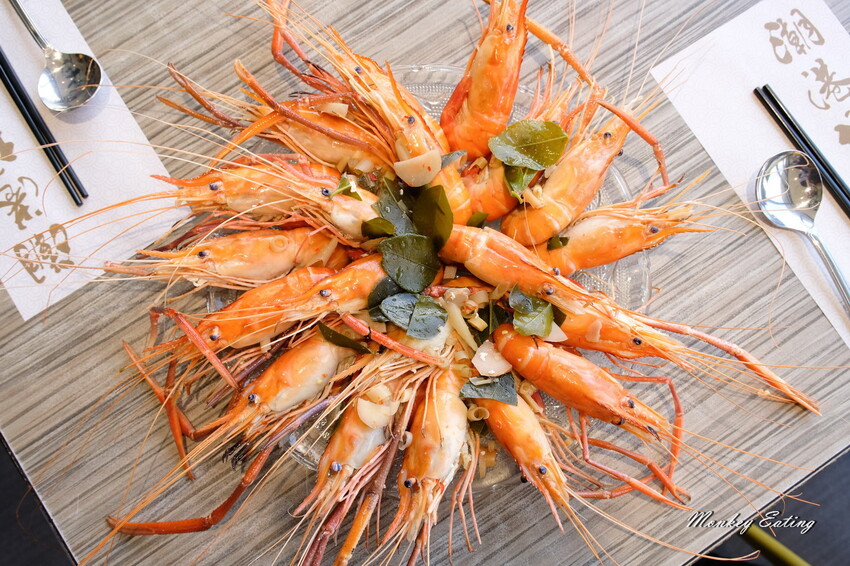 台中潮港城太陽百匯│台中吃到飽始祖！免千元高CP值buffet，破百道料理、超狂海鮮直送任你吃。台中聚餐推薦。四人同行送巨無霸檸檬泰國蝦 - 貪吃猴的幻想