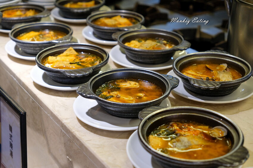 台中潮港城太陽百匯│台中吃到飽始祖！免千元高CP值buffet，破百道料理、超狂海鮮直送任你吃。台中聚餐推薦。四人同行送巨無霸檸檬泰國蝦 - 貪吃猴的幻想