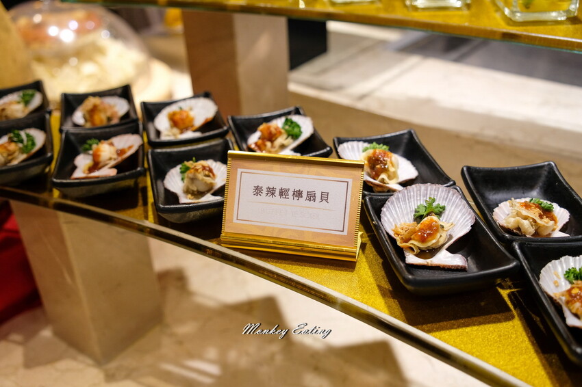 台中潮港城太陽百匯│台中吃到飽始祖！免千元高CP值buffet，破百道料理、超狂海鮮直送任你吃。台中聚餐推薦。四人同行送巨無霸檸檬泰國蝦 - 貪吃猴的幻想
