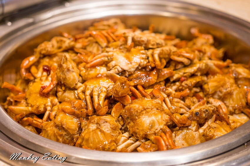 台中潮港城太陽百匯│台中吃到飽始祖！免千元高CP值buffet，破百道料理、超狂海鮮直送任你吃。台中聚餐推薦。四人同行送巨無霸檸檬泰國蝦 - 貪吃猴的幻想