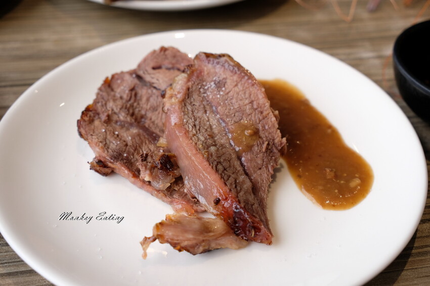 台中潮港城太陽百匯│台中吃到飽始祖！免千元高CP值buffet，破百道料理、超狂海鮮直送任你吃。台中聚餐推薦。四人同行送巨無霸檸檬泰國蝦 - 貪吃猴的幻想