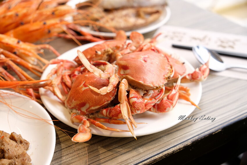 台中潮港城太陽百匯│台中吃到飽始祖！免千元高CP值buffet，破百道料理、超狂海鮮直送任你吃。台中聚餐推薦。四人同行送巨無霸檸檬泰國蝦 - 貪吃猴的幻想