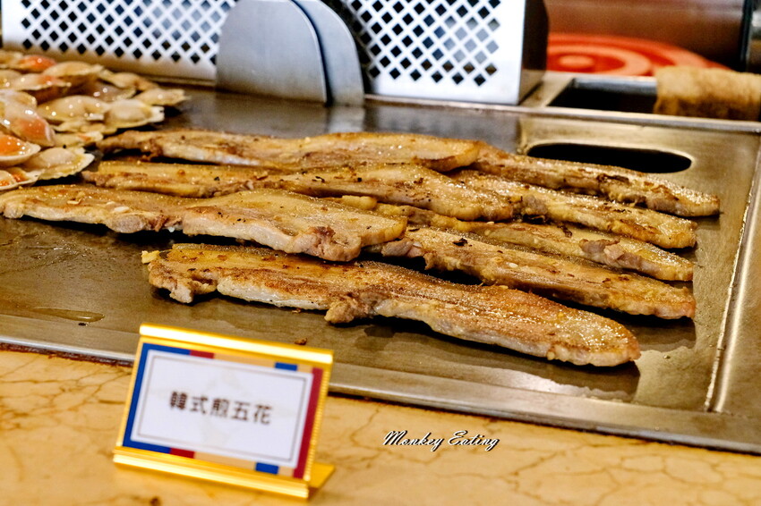 台中潮港城太陽百匯│台中吃到飽始祖！免千元高CP值buffet，破百道料理、超狂海鮮直送任你吃。台中聚餐推薦。四人同行送巨無霸檸檬泰國蝦 - 貪吃猴的幻想