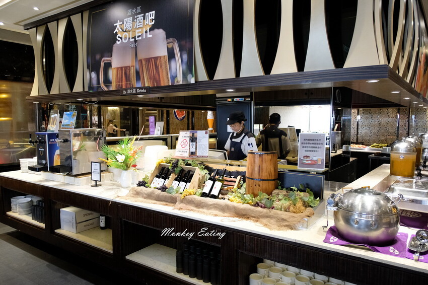 台中潮港城太陽百匯│台中吃到飽始祖！免千元高CP值buffet，破百道料理、超狂海鮮直送任你吃。台中聚餐推薦。四人同行送巨無霸檸檬泰國蝦 - 貪吃猴的幻想