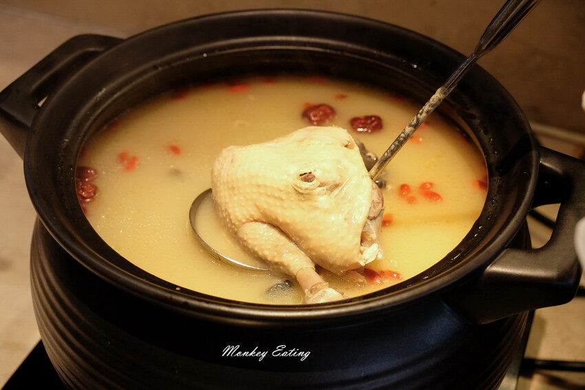 台中潮港城太陽百匯│台中吃到飽始祖！免千元高CP值buffet，破百道料理、超狂海鮮直送任你吃。台中聚餐推薦。四人同行送巨無霸檸檬泰國蝦 - 貪吃猴的幻想