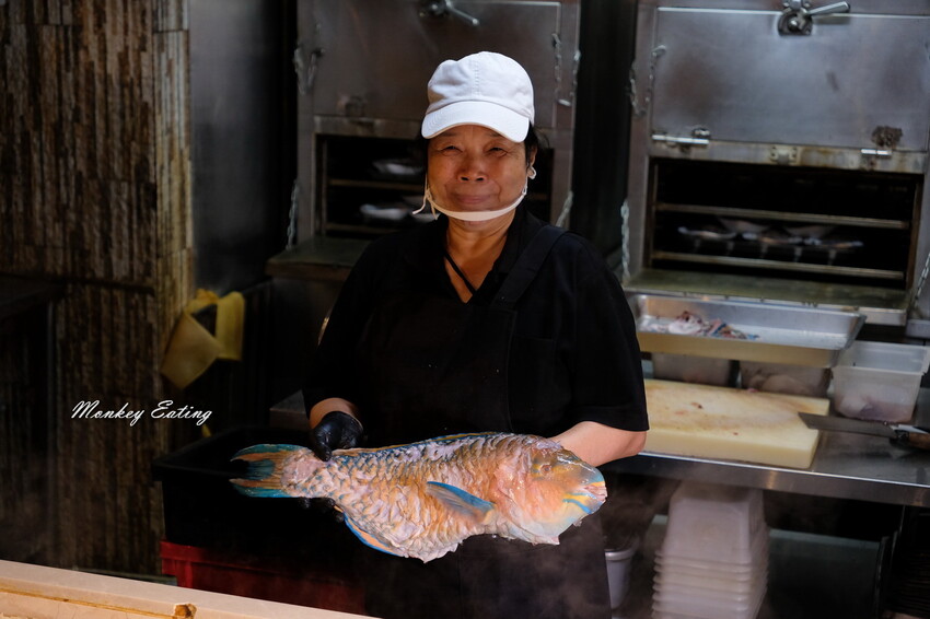 台中潮港城太陽百匯│台中吃到飽始祖！免千元高CP值buffet，破百道料理、超狂海鮮直送任你吃。台中聚餐推薦。四人同行送巨無霸檸檬泰國蝦 - 貪吃猴的幻想