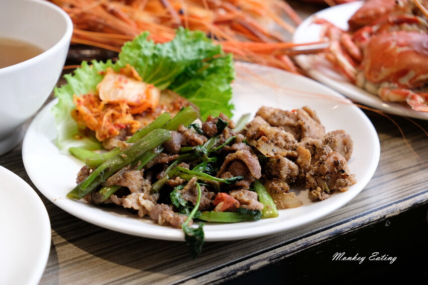 台中潮港城太陽百匯│台中吃到飽始祖！免千元高CP值buffet，破百道料理、超狂海鮮直送任你吃。台中聚餐推薦。四人同行送巨無霸檸檬泰國蝦 - 貪吃猴的幻想