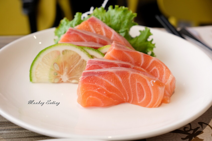 台中潮港城太陽百匯│台中吃到飽始祖！免千元高CP值buffet，破百道料理、超狂海鮮直送任你吃。台中聚餐推薦。四人同行送巨無霸檸檬泰國蝦 - 貪吃猴的幻想