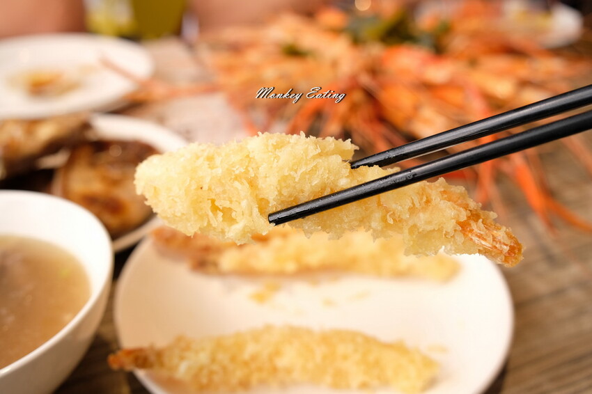 台中潮港城太陽百匯│台中吃到飽始祖！免千元高CP值buffet，破百道料理、超狂海鮮直送任你吃。台中聚餐推薦。四人同行送巨無霸檸檬泰國蝦 - 貪吃猴的幻想