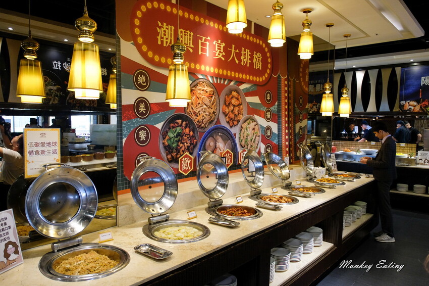 台中潮港城太陽百匯│台中吃到飽始祖！免千元高CP值buffet，破百道料理、超狂海鮮直送任你吃。台中聚餐推薦。四人同行送巨無霸檸檬泰國蝦 - 貪吃猴的幻想