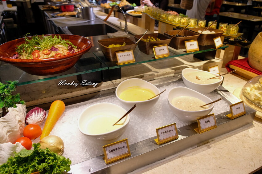 台中潮港城太陽百匯│台中吃到飽始祖！免千元高CP值buffet，破百道料理、超狂海鮮直送任你吃。台中聚餐推薦。四人同行送巨無霸檸檬泰國蝦 - 貪吃猴的幻想