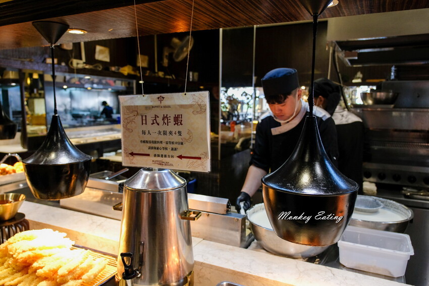 台中潮港城太陽百匯│台中吃到飽始祖！免千元高CP值buffet，破百道料理、超狂海鮮直送任你吃。台中聚餐推薦。四人同行送巨無霸檸檬泰國蝦 - 貪吃猴的幻想