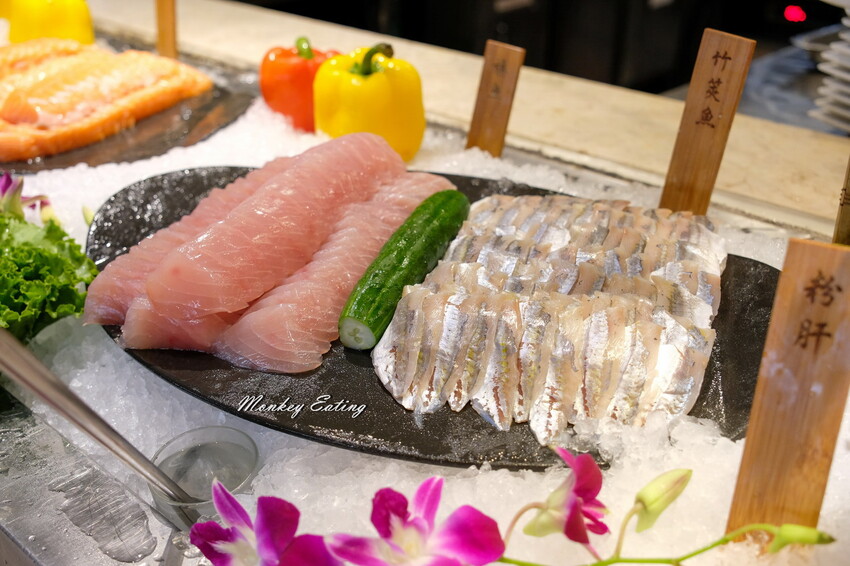 台中潮港城太陽百匯│台中吃到飽始祖！免千元高CP值buffet，破百道料理、超狂海鮮直送任你吃。台中聚餐推薦。四人同行送巨無霸檸檬泰國蝦 - 貪吃猴的幻想