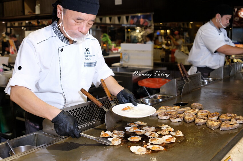 台中潮港城太陽百匯│台中吃到飽始祖！免千元高CP值buffet，破百道料理、超狂海鮮直送任你吃。台中聚餐推薦。四人同行送巨無霸檸檬泰國蝦 - 貪吃猴的幻想