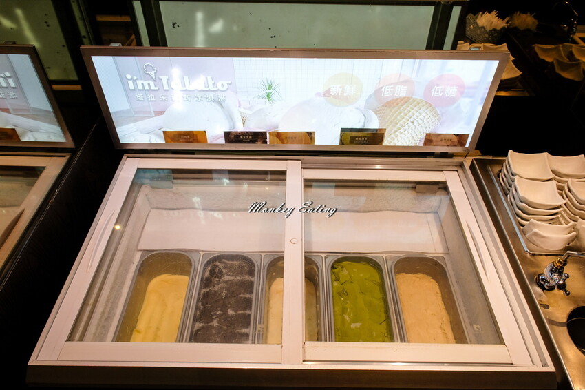 台中潮港城太陽百匯│台中吃到飽始祖！免千元高CP值buffet，破百道料理、超狂海鮮直送任你吃。台中聚餐推薦。四人同行送巨無霸檸檬泰國蝦 - 貪吃猴的幻想