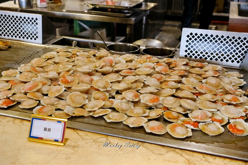 台中潮港城太陽百匯│台中吃到飽始祖！免千元高CP值buffet，破百道料理、超狂海鮮直送任你吃。台中聚餐推薦。四人同行送巨無霸檸檬泰國蝦 - 貪吃猴的幻想